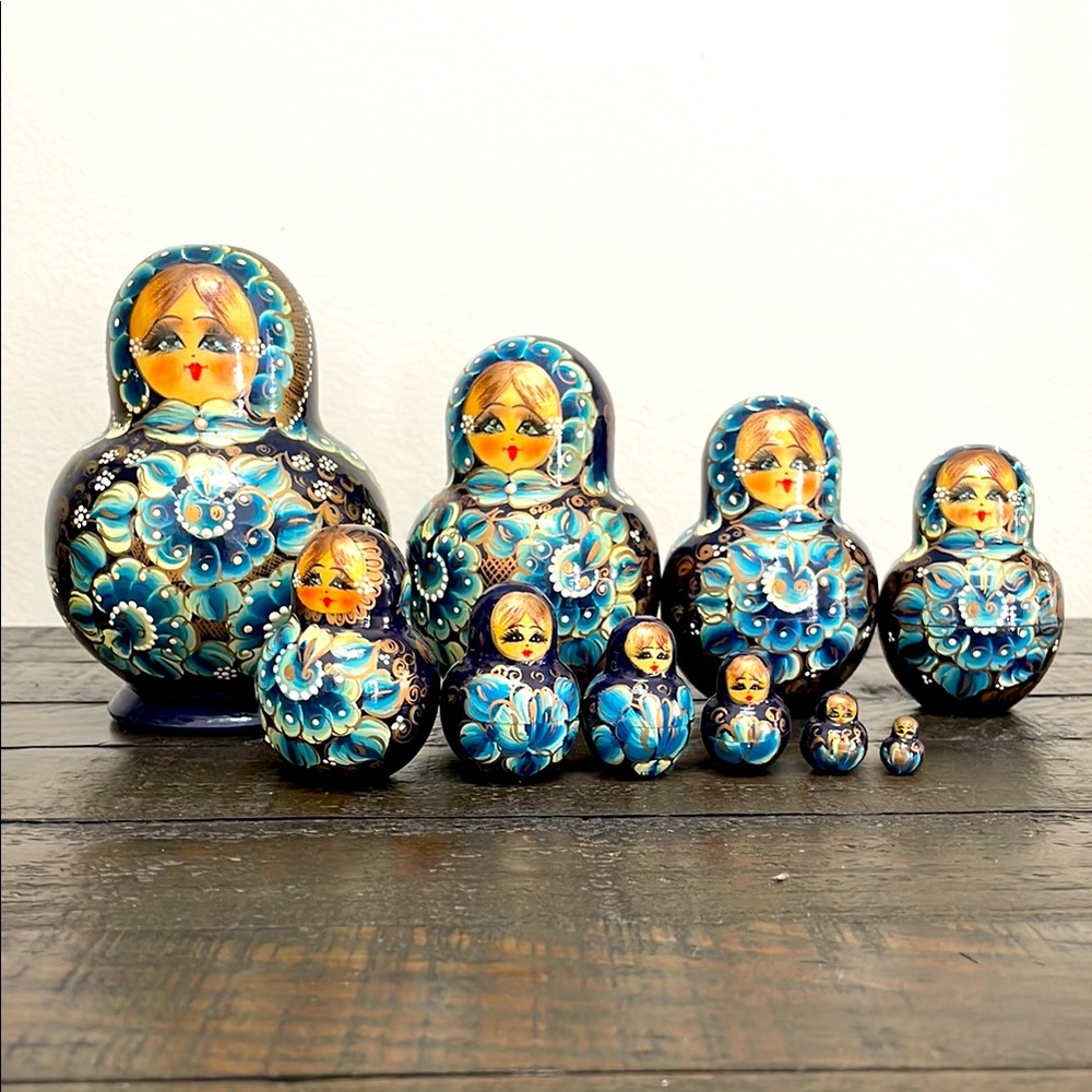 10 Piece Vintage Matryoshka Doll Set